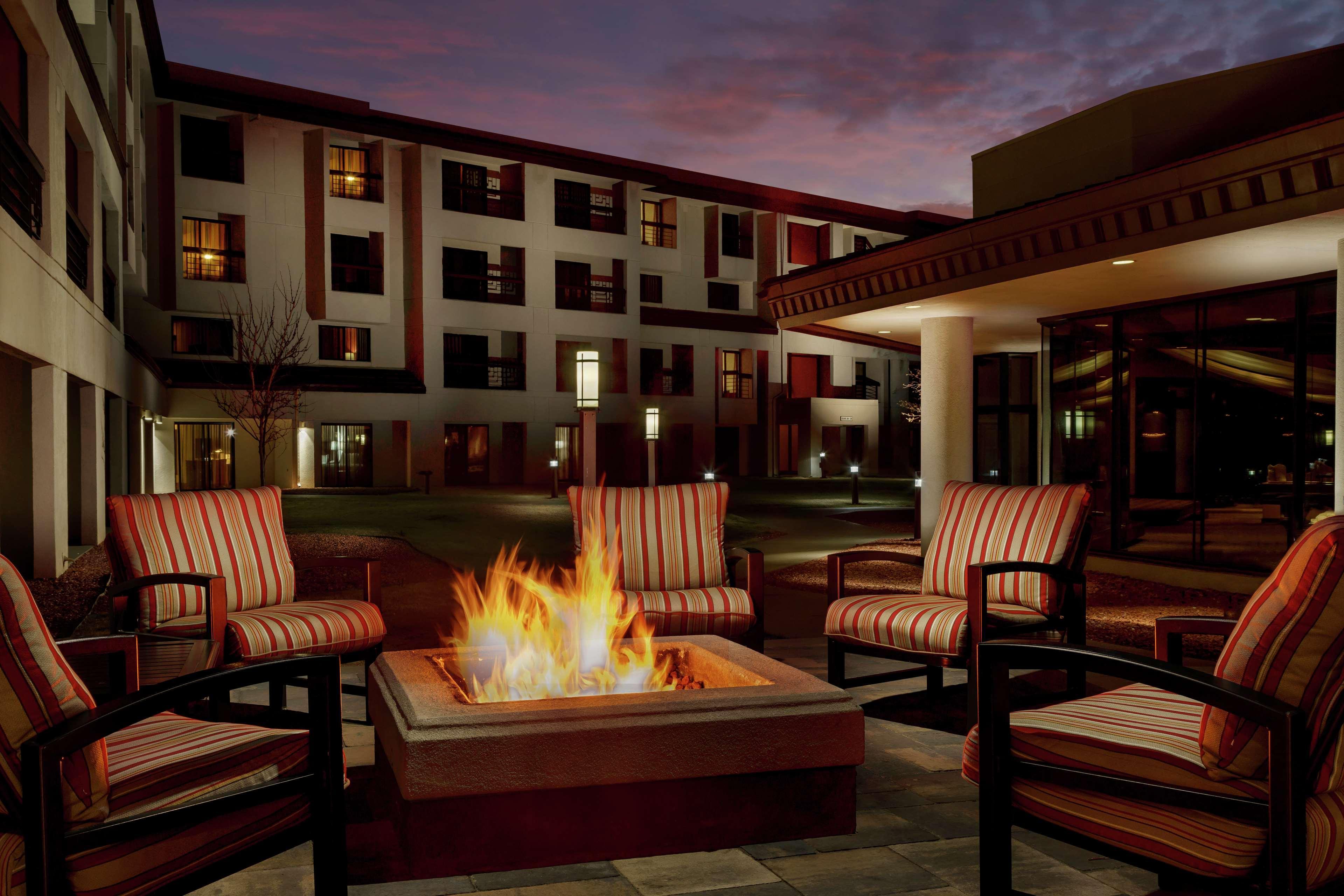 Doubletree By Hilton Colorado Springs Exterior foto
