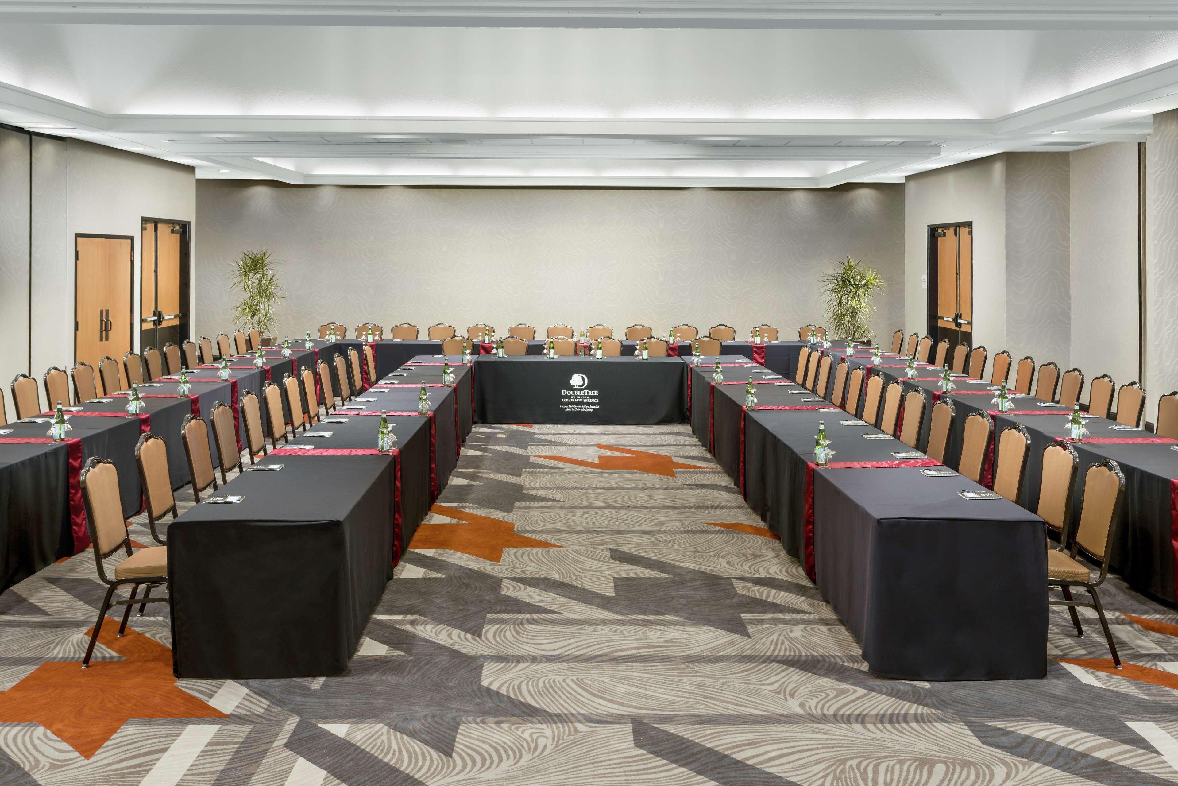 Doubletree By Hilton Colorado Springs Exterior foto