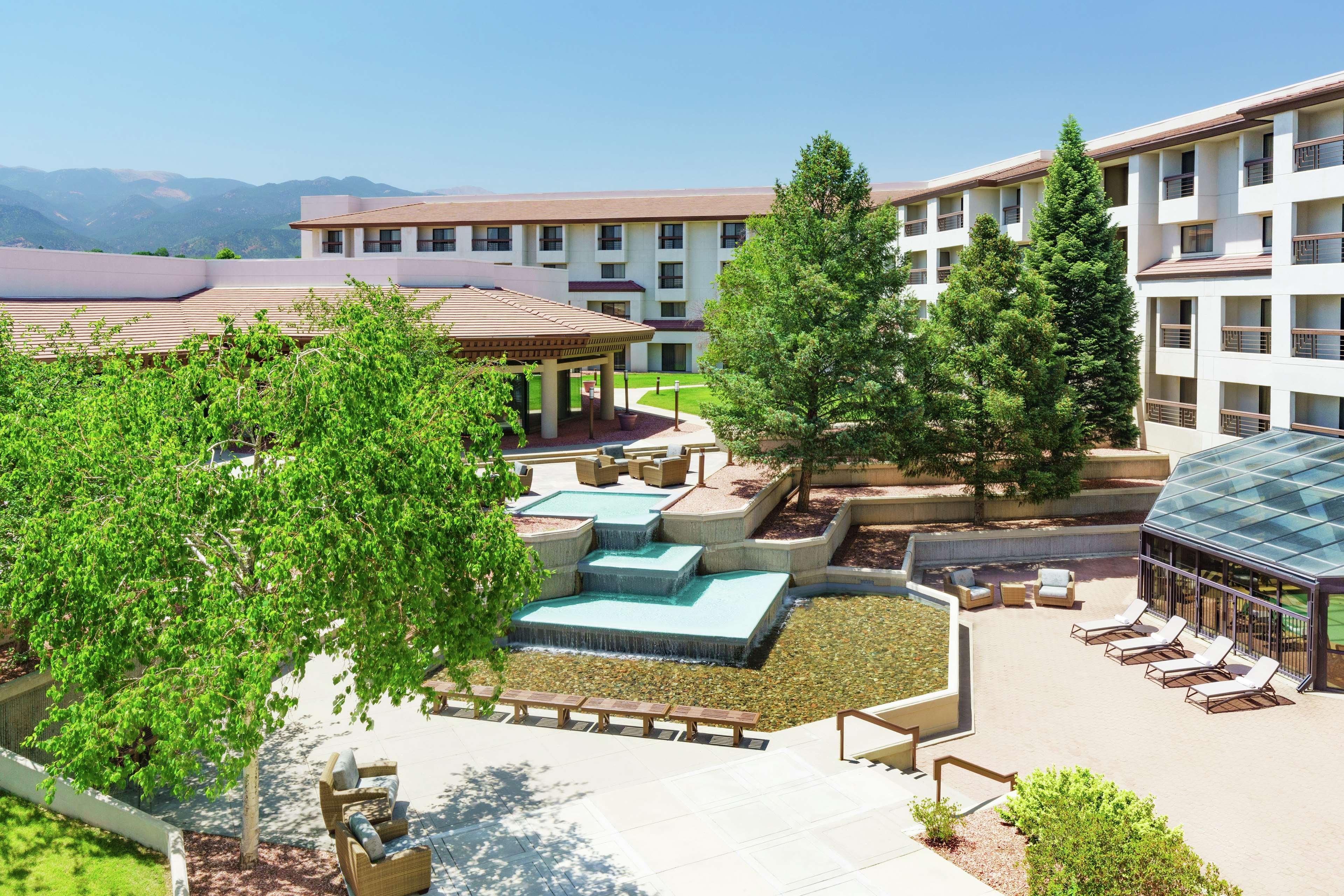 Doubletree By Hilton Colorado Springs Exterior foto