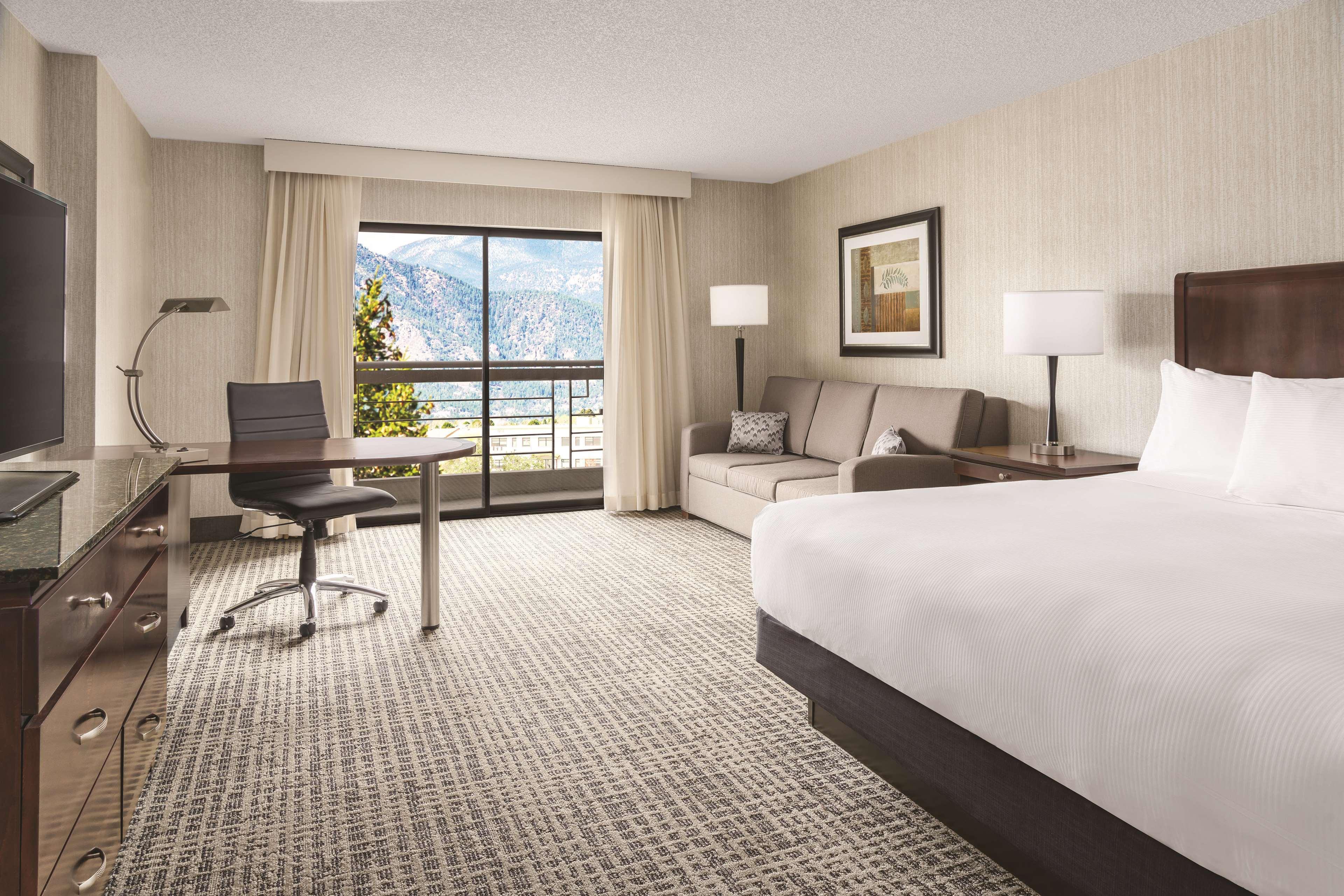 Doubletree By Hilton Colorado Springs Exterior foto