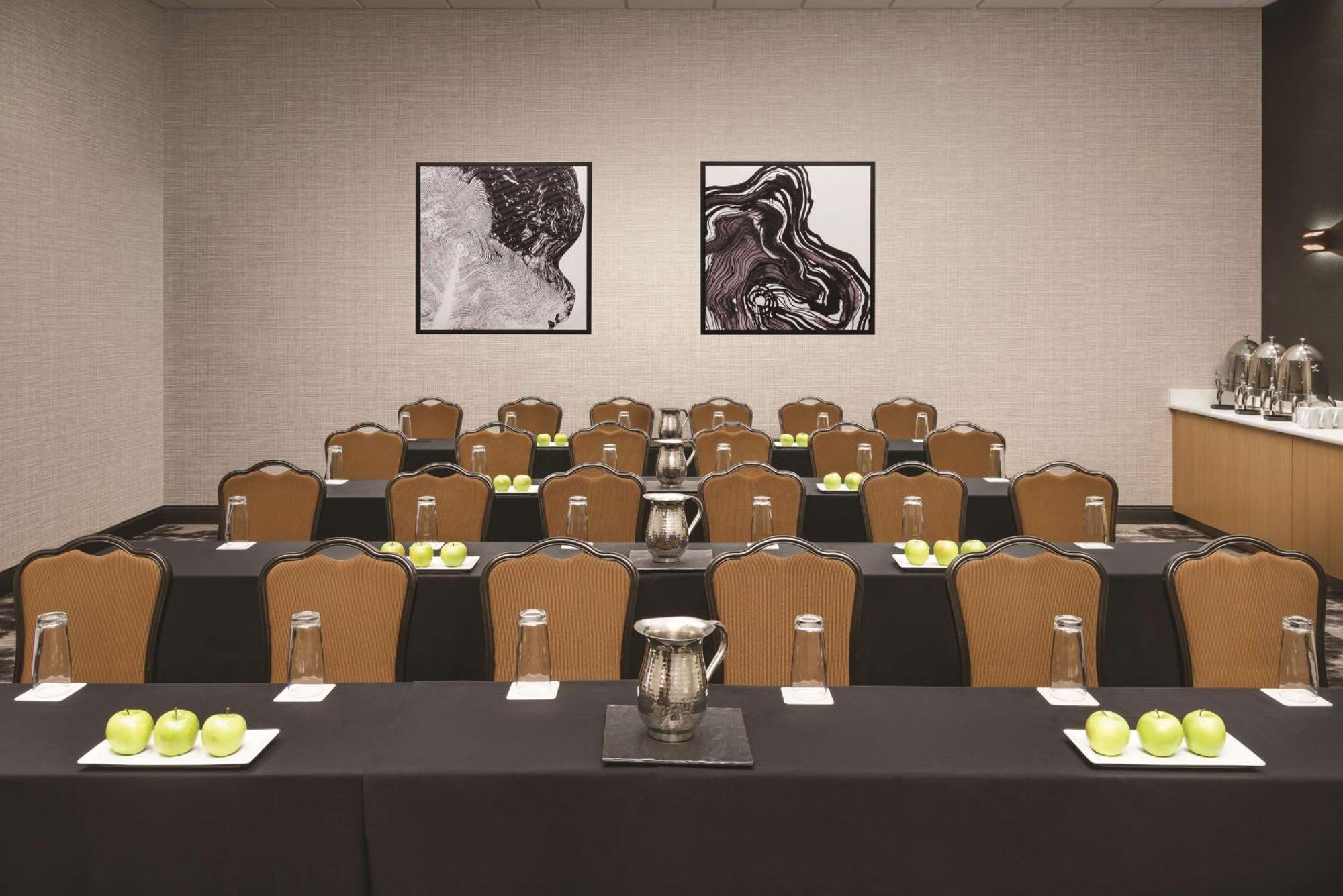 Doubletree By Hilton Colorado Springs Exterior foto