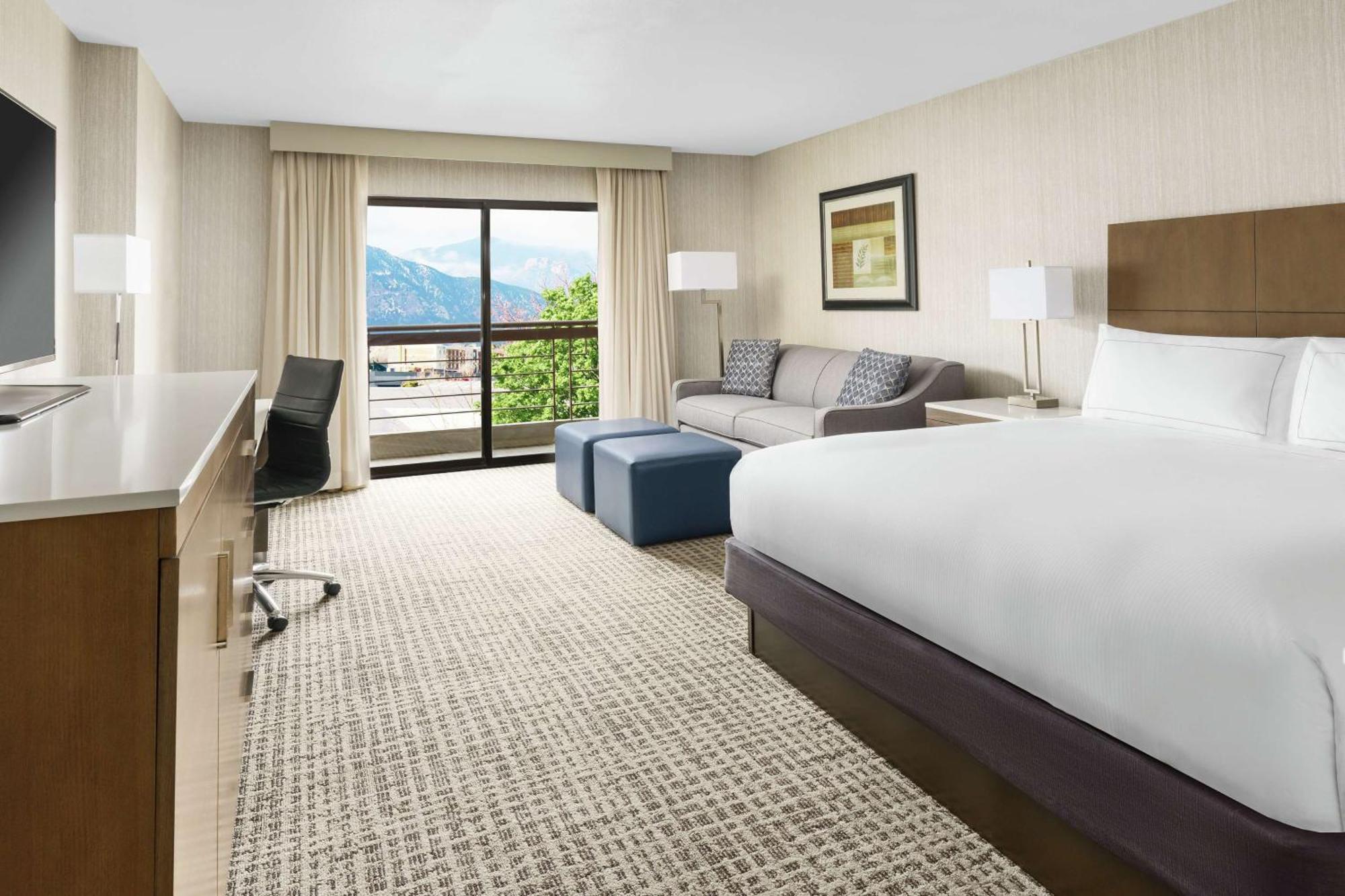 Doubletree By Hilton Colorado Springs Exterior foto