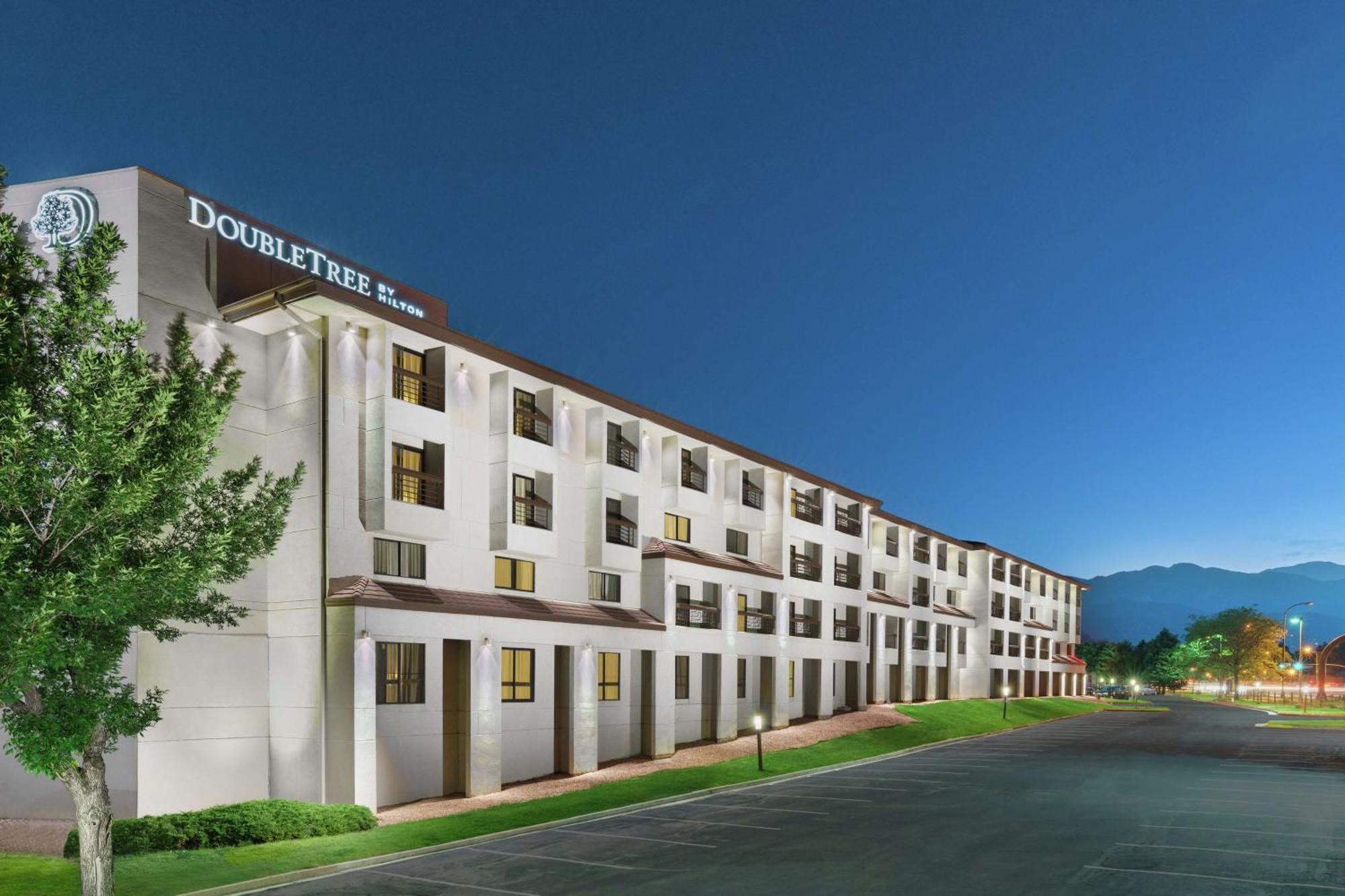 Doubletree By Hilton Colorado Springs Exterior foto